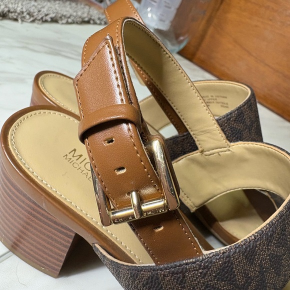 MICHAEL Michael Kors Print Logo Mid Block Heels Sandal Sz 6.5 - Picture 4 of 7
